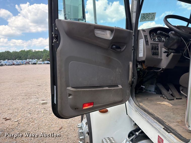 image for item YA4575 2022 Peterbilt 337 utility / service truck