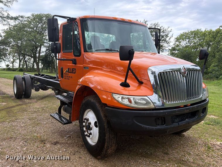 image for item DQ7955 2012 International 4300 truck cab and chassis