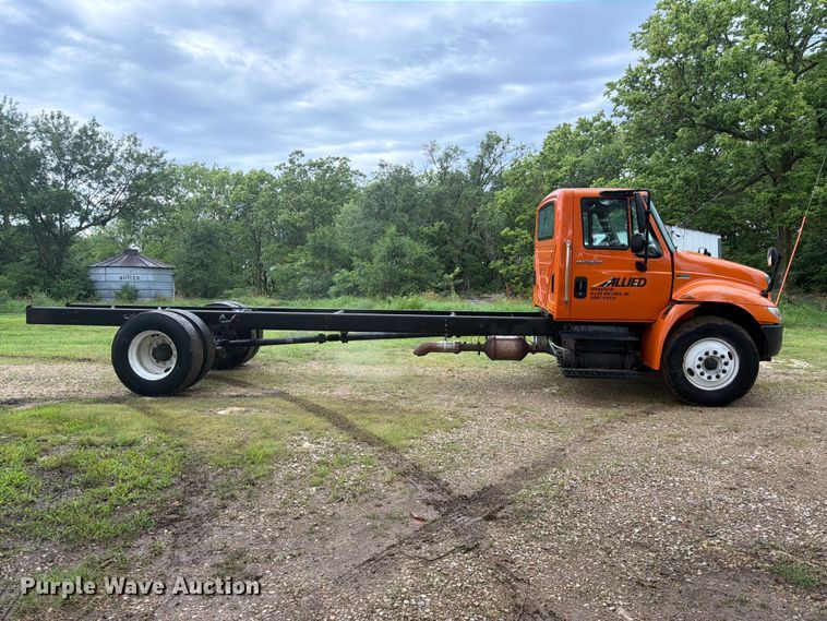 image for item DQ7955 2012 International 4300 truck cab and chassis