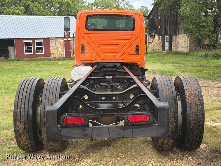 image for item DQ7955 2012 International 4300 truck cab and chassis