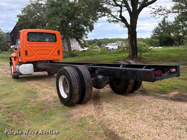 image for item DQ7955 2012 International 4300 truck cab and chassis