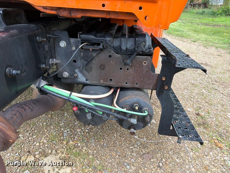 image for item DQ7955 2012 International 4300 truck cab and chassis