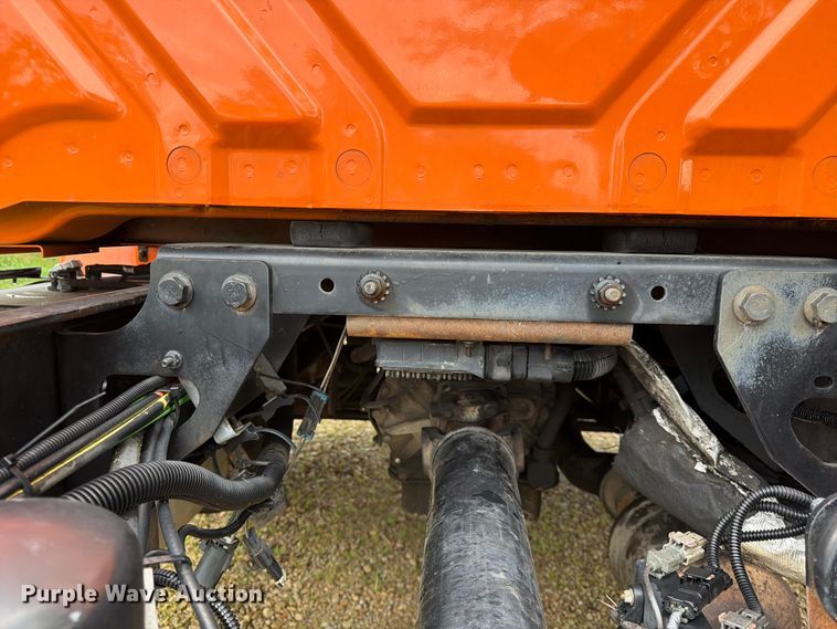 image for item DQ7955 2012 International 4300 truck cab and chassis