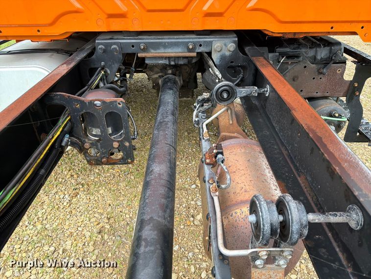 image for item DQ7955 2012 International 4300 truck cab and chassis