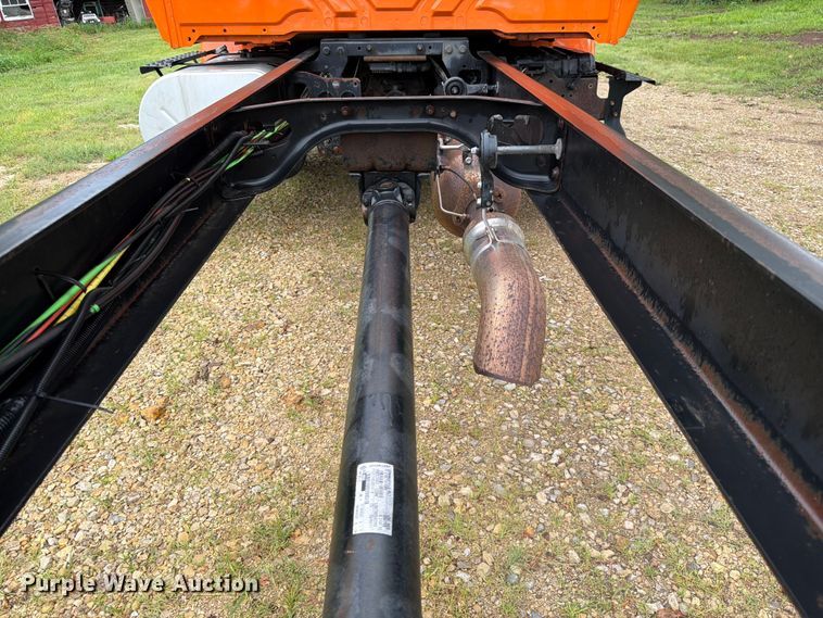 image for item DQ7955 2012 International 4300 truck cab and chassis