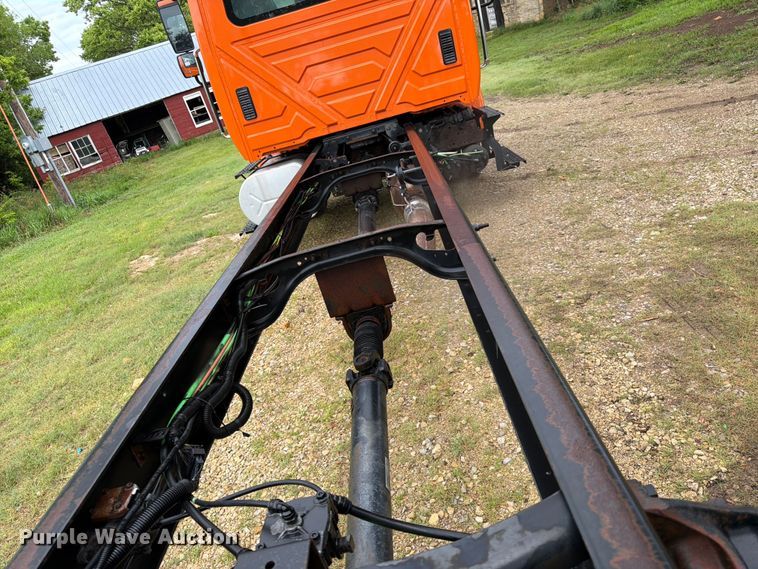 image for item DQ7955 2012 International 4300 truck cab and chassis