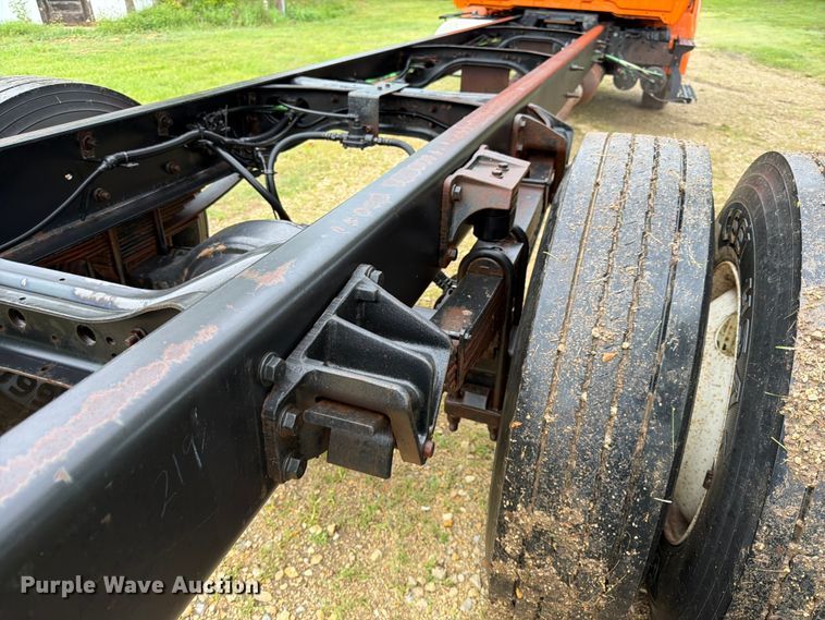 image for item DQ7955 2012 International 4300 truck cab and chassis