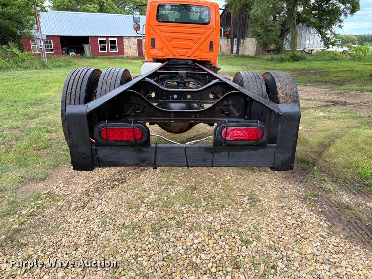 image for item DQ7955 2012 International 4300 truck cab and chassis