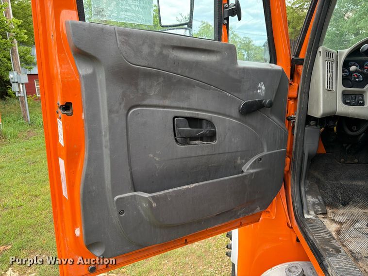 image for item DQ7955 2012 International 4300 truck cab and chassis