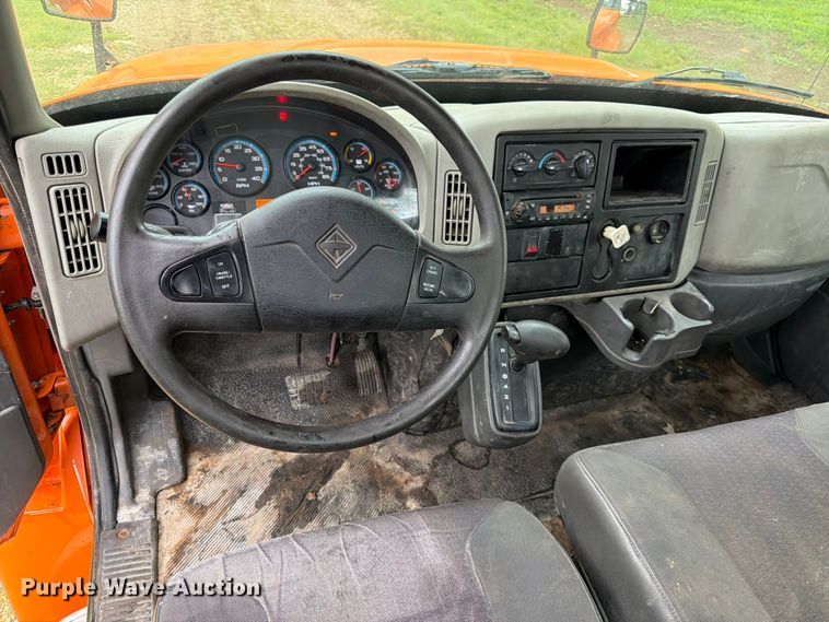 image for item DQ7955 2012 International 4300 truck cab and chassis