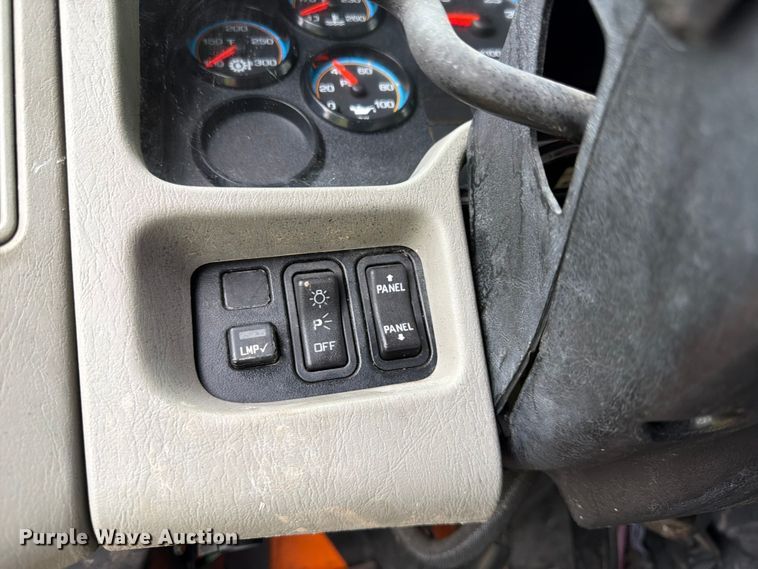 image for item DQ7955 2012 International 4300 truck cab and chassis
