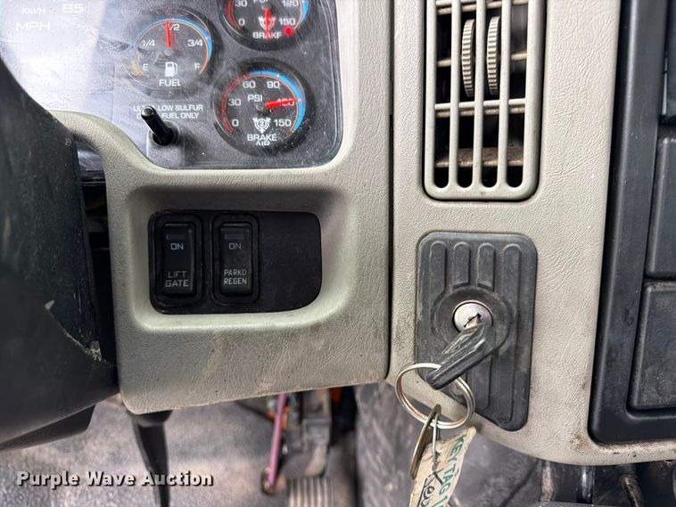 image for item DQ7955 2012 International 4300 truck cab and chassis