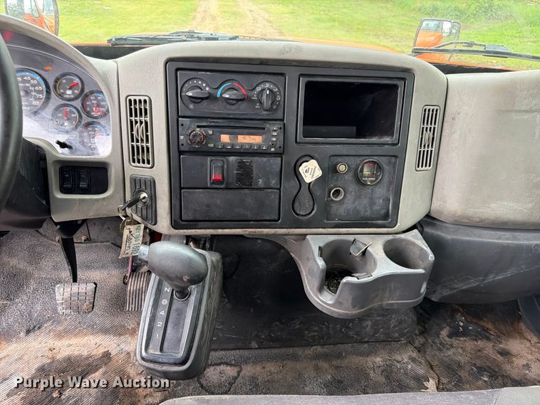image for item DQ7955 2012 International 4300 truck cab and chassis