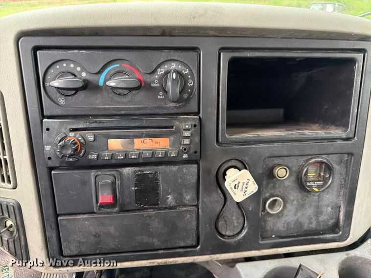 image for item DQ7955 2012 International 4300 truck cab and chassis
