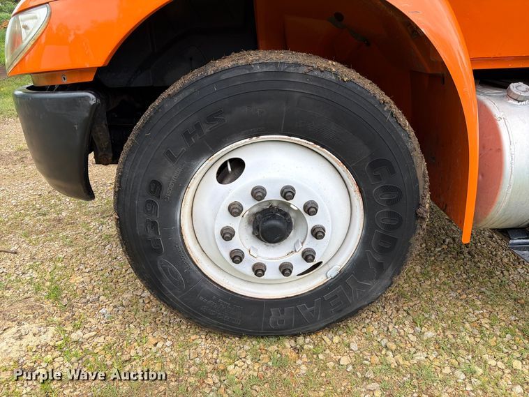 image for item DQ7955 2012 International 4300 truck cab and chassis