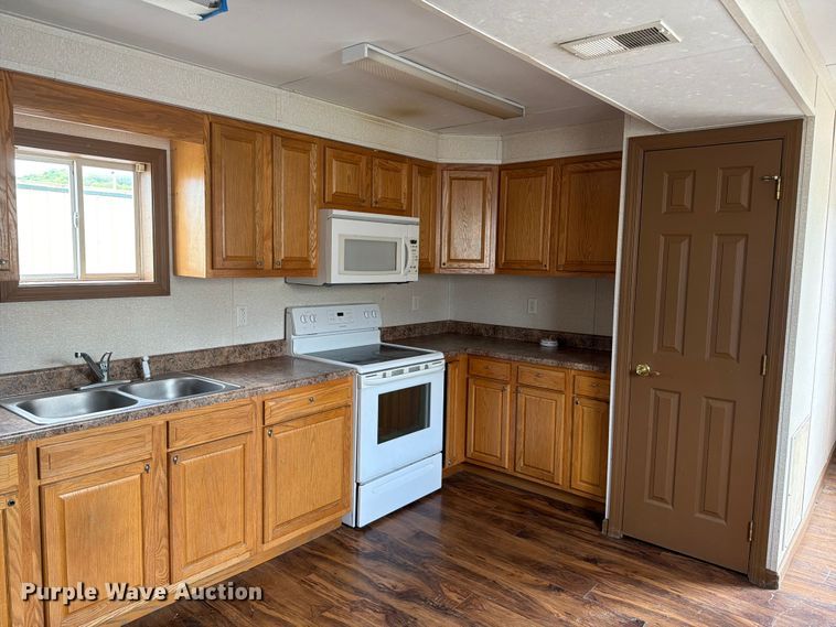 image for item DT2918 Skid mounted living quarters