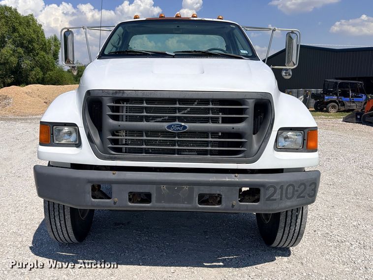 image for item DU1527 2002 Ford F750 truck cab and chassis