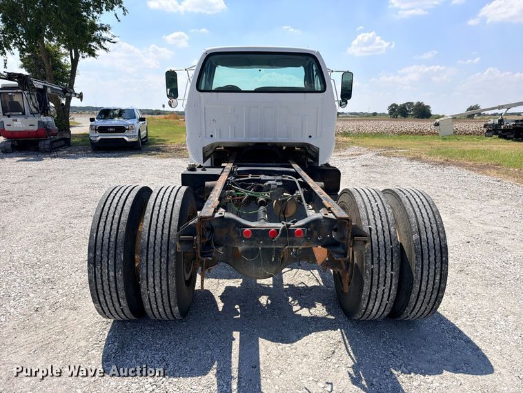 image for item DU1527 2002 Ford F750 truck cab and chassis