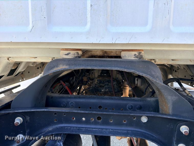 image for item DU1527 2002 Ford F750 truck cab and chassis