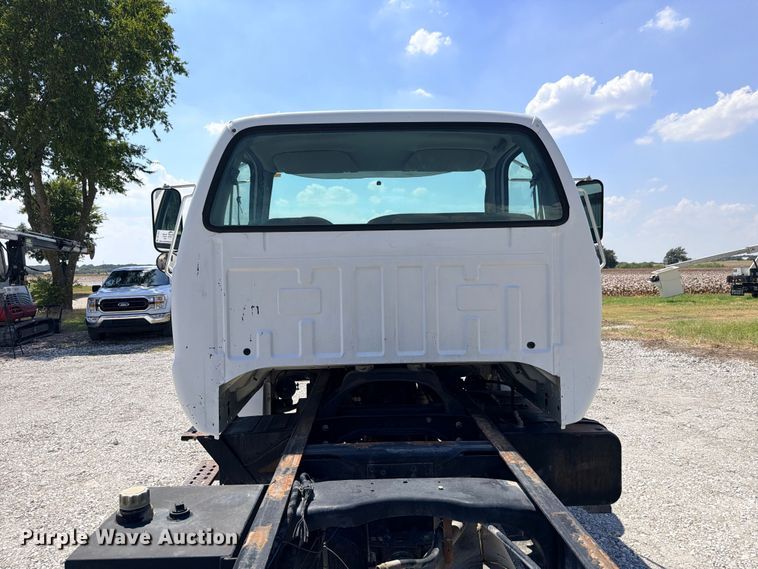 image for item DU1527 2002 Ford F750 truck cab and chassis