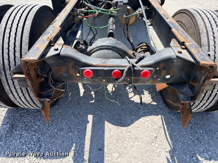image for item DU1527 2002 Ford F750 truck cab and chassis