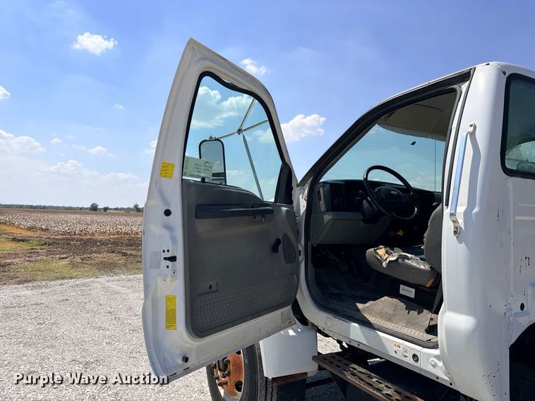 image for item DU1527 2002 Ford F750 truck cab and chassis
