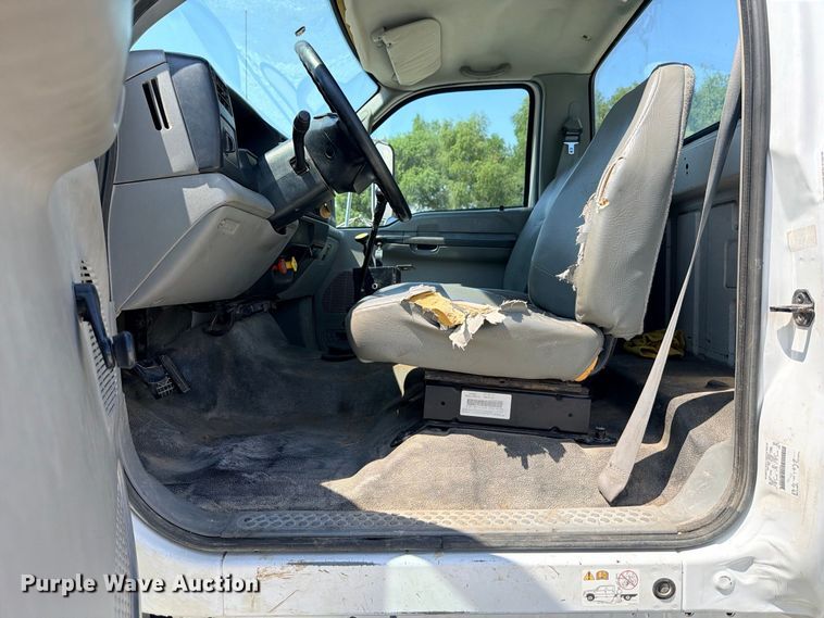 image for item DU1527 2002 Ford F750 truck cab and chassis