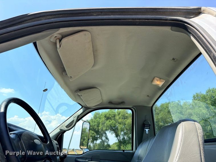image for item DU1527 2002 Ford F750 truck cab and chassis
