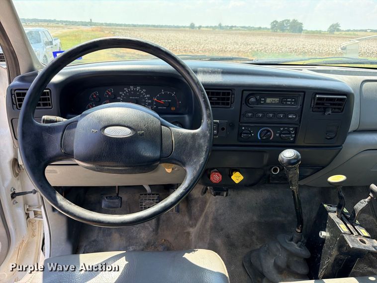 image for item DU1527 2002 Ford F750 truck cab and chassis