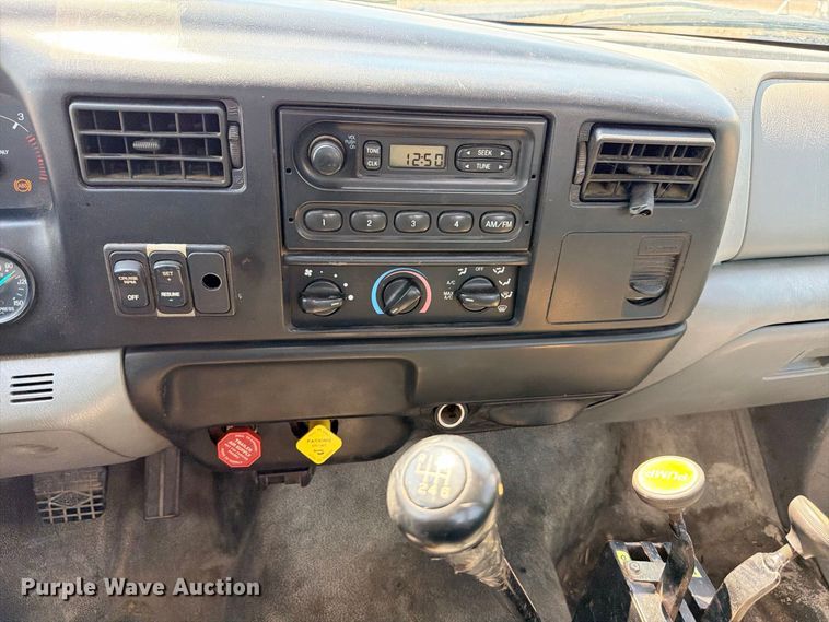 image for item DU1527 2002 Ford F750 truck cab and chassis