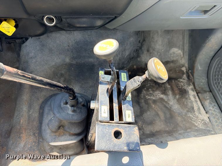 image for item DU1527 2002 Ford F750 truck cab and chassis