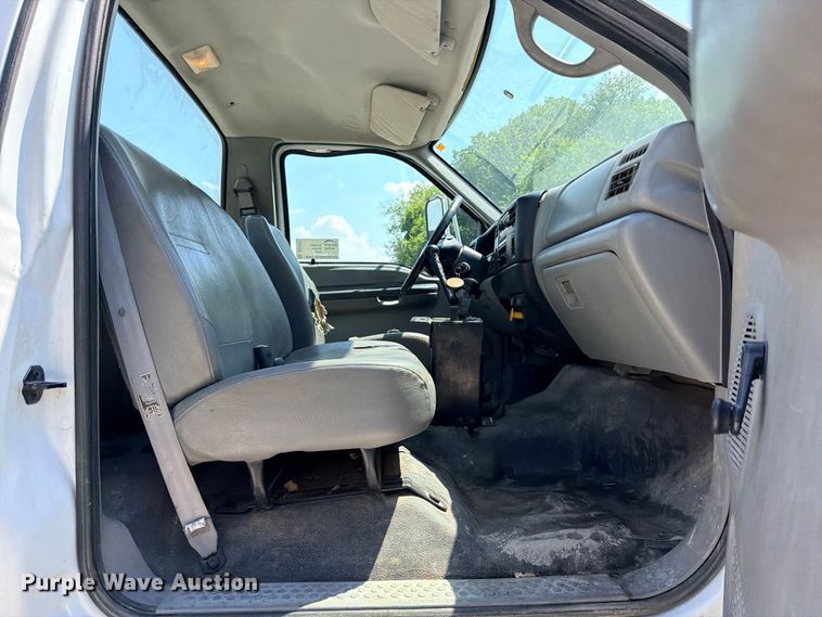 image for item DU1527 2002 Ford F750 truck cab and chassis