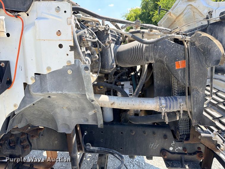image for item DU1527 2002 Ford F750 truck cab and chassis
