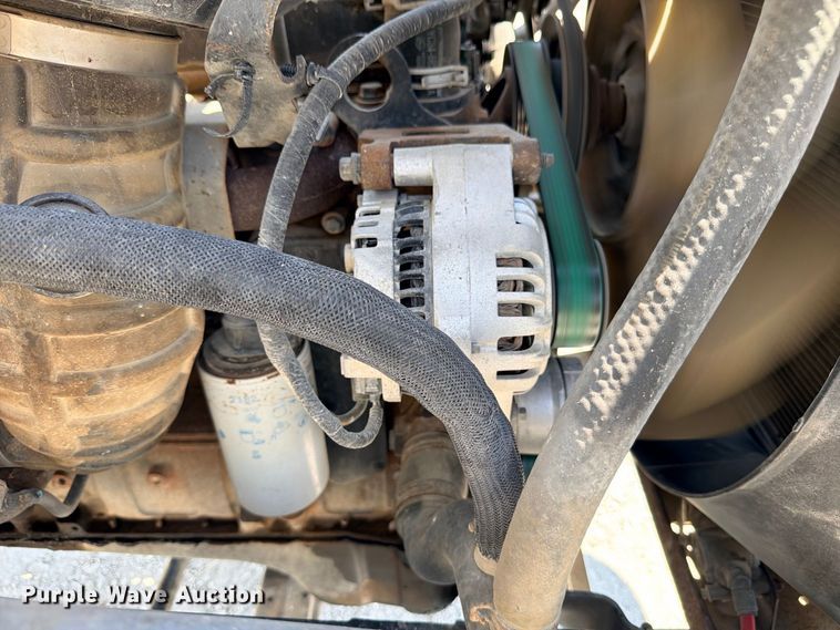 image for item DU1527 2002 Ford F750 truck cab and chassis