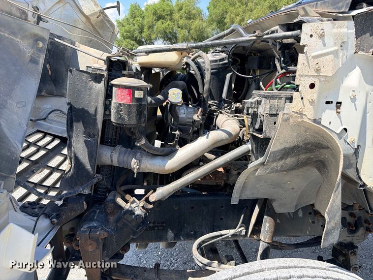image for item DU1527 2002 Ford F750 truck cab and chassis
