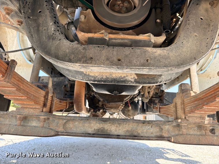 image for item DU1527 2002 Ford F750 truck cab and chassis