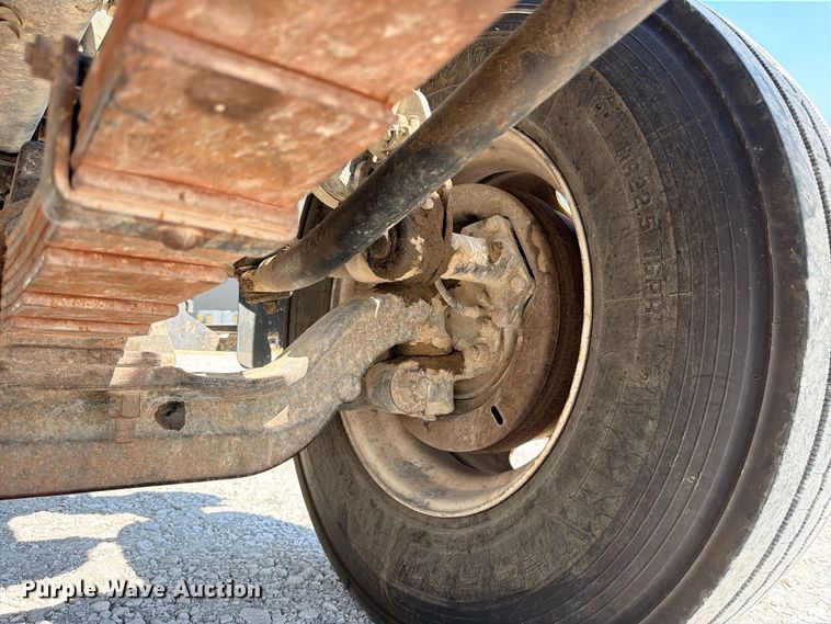 image for item DU1527 2002 Ford F750 truck cab and chassis