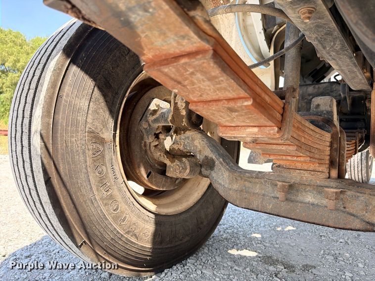 image for item DU1527 2002 Ford F750 truck cab and chassis