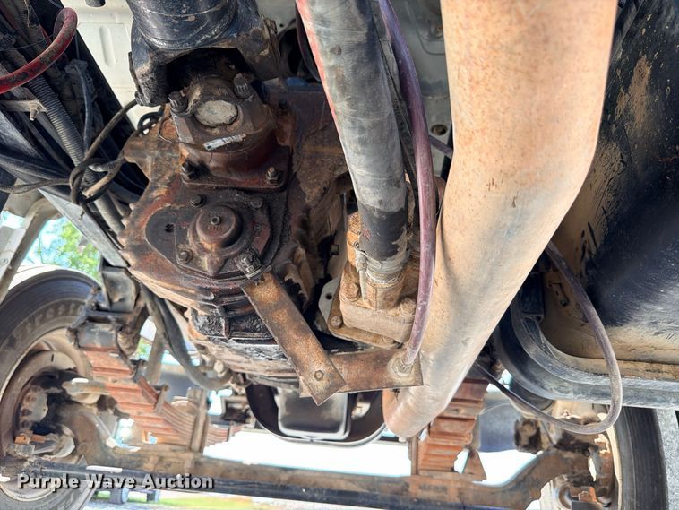 image for item DU1527 2002 Ford F750 truck cab and chassis