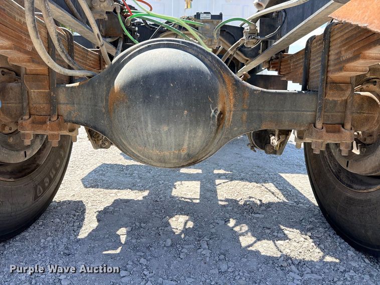 image for item DU1527 2002 Ford F750 truck cab and chassis