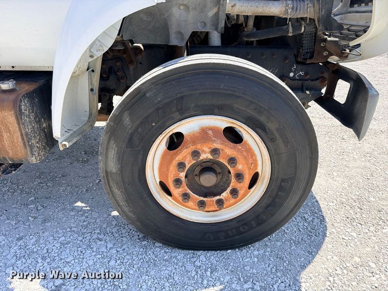 image for item DU1527 2002 Ford F750 truck cab and chassis