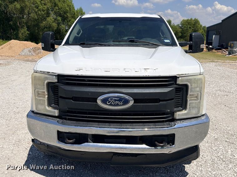image for item DU1529 2017 Ford F250 Super Duty Crew Cab pickup truck