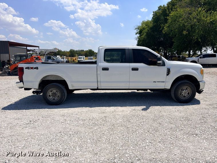 image for item DU1529 2017 Ford F250 Super Duty Crew Cab pickup truck