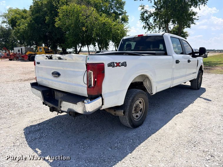 image for item DU1529 2017 Ford F250 Super Duty Crew Cab pickup truck