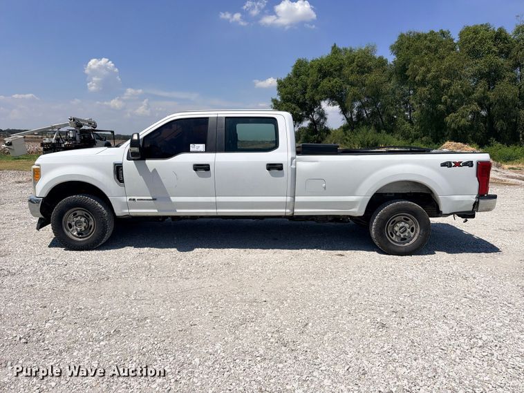 image for item DU1529 2017 Ford F250 Super Duty Crew Cab pickup truck