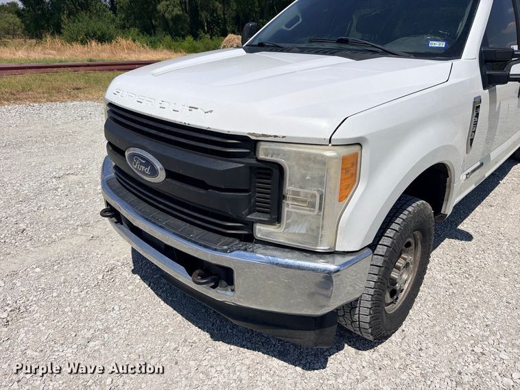 image for item DU1529 2017 Ford F250 Super Duty Crew Cab pickup truck