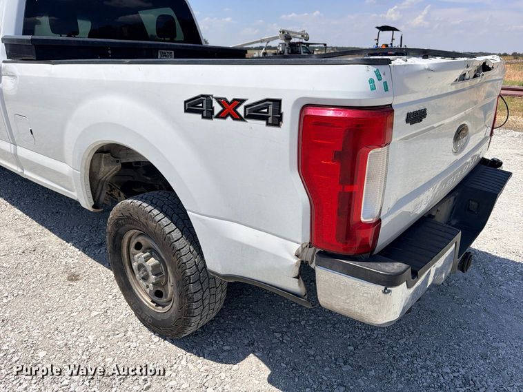 image for item DU1529 2017 Ford F250 Super Duty Crew Cab pickup truck