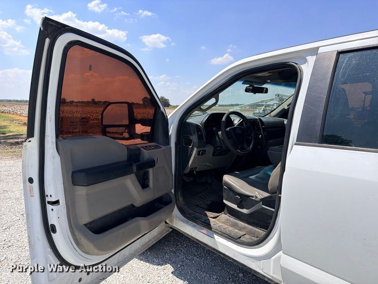 image for item DU1529 2017 Ford F250 Super Duty Crew Cab pickup truck
