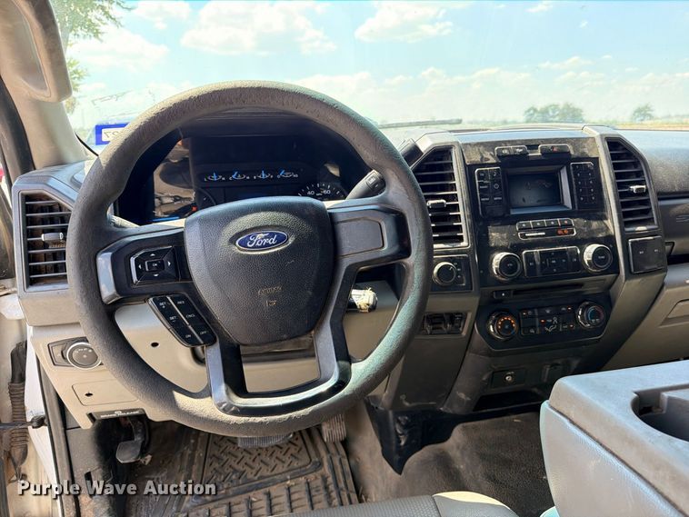 image for item DU1529 2017 Ford F250 Super Duty Crew Cab pickup truck
