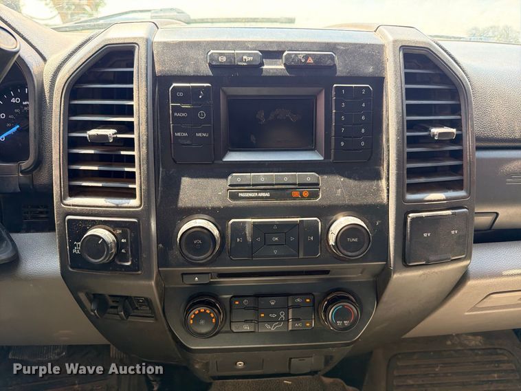 image for item DU1529 2017 Ford F250 Super Duty Crew Cab pickup truck
